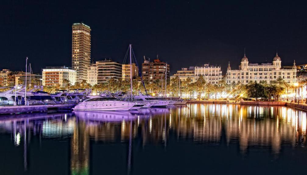 Very Lightful Apartment. Incredible Sea Views. Big Terrace, Swimming Pool. Ac. Very Close To Alicante City Center. Luaran gambar